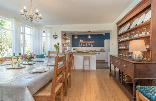 Llanbedr Cabaña | Elegant Holiday Cottage on the Banks of the River Artro | Artro