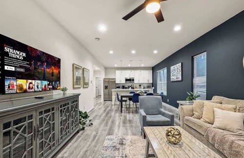 Kessler Casa | Elegant Home 3BD | Sleeps 12 | Free Parking