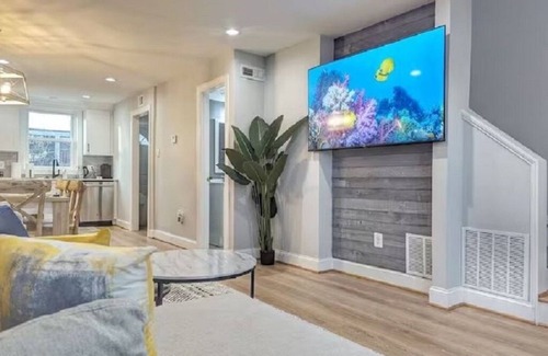 Potomac West Casa | Elegant Home 8 mins to Washington DC & Old Town!