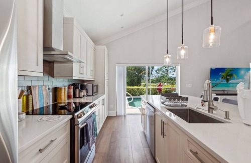 Naples Casa | Elegant Home, Golf Club, Heated Pool, Near Beach