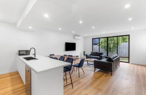 Highton Casa | "Elegant Home in Highton near City City"
