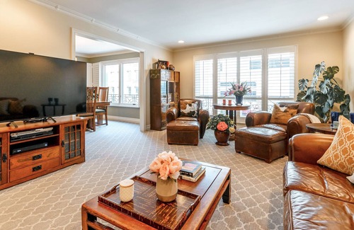 Pacific Heights Condominio | Casa elegante en Pacific Heights - recientemente renovado con encantos clásicos