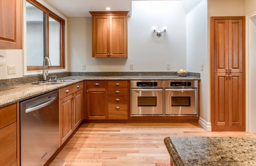 Pacific Heights Condominio | Casa elegante en Pacific Heights - recientemente renovado con encantos clásicos