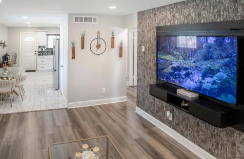 Wayne County Casa | Elegant Home Mins from DTW