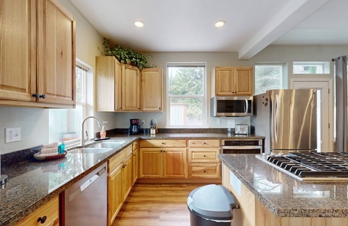 McKinleyville Casa | Elegant home near beach with gazebo, wood burning stove & private W/D