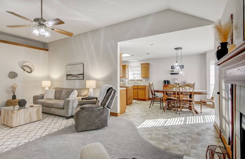 Voth Casa | Elegant Home with Amazing back patio. 3br / 2bth - sleeps 8.