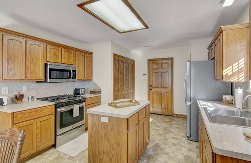 Voth Casa | Elegant Home with Amazing back patio. 3br / 2bth - sleeps 8.