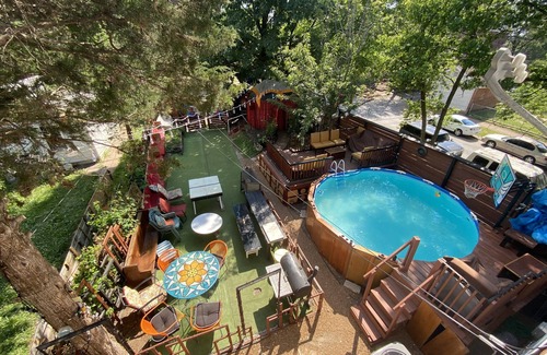 St. Louis Casa | Casa elegante con piscina, patio cercado, cocina completa y teatro