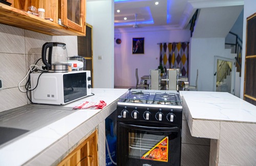 Lome Casa | Elegant House near the Beach in Lomé, agbavi – A/C & Wi-Fi Included