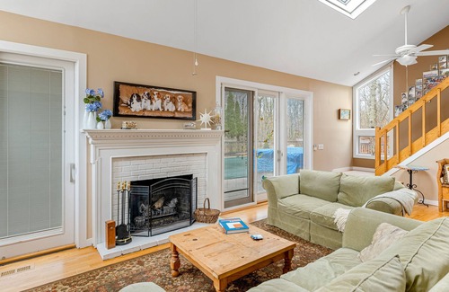 Amagansett North Casa | Elegant house with private saltwater pool, hot tub, dog-friendly yard & W/D
