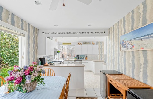 Amagansett North Casa | Elegant house with private saltwater pool, hot tub, dog-friendly yard & W/D