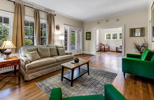 Old Irving Park Casa | Elegant House with Patio in Greensboro