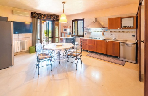 Pedara Villa | Elegante, en el pueblo, piscina privada, campo de fútbol
