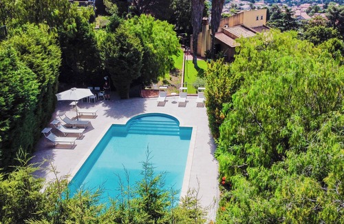 Pedara Villa | Elegante, en el pueblo, piscina privada, campo de fútbol