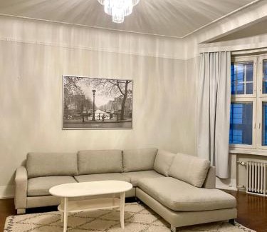 Kluuvi Apartamento | Elegant Jugend city retreat 79m2