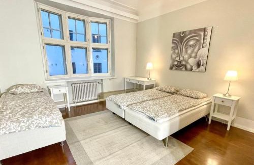 Kluuvi Apartamento | Elegant Jugend city retreat 79m2