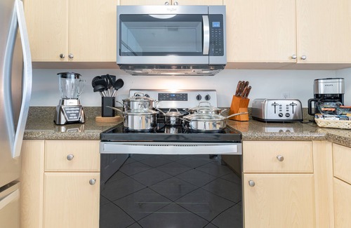 Coral Way Condominio | Elegant, King Bed,Parking,Wifi, Self check in