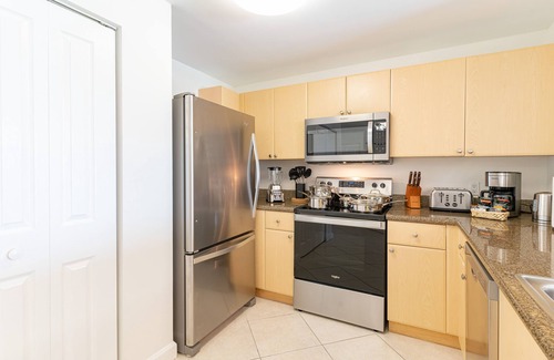 Coral Way Condominio | Elegant, King Bed,Parking,Wifi, Self check in