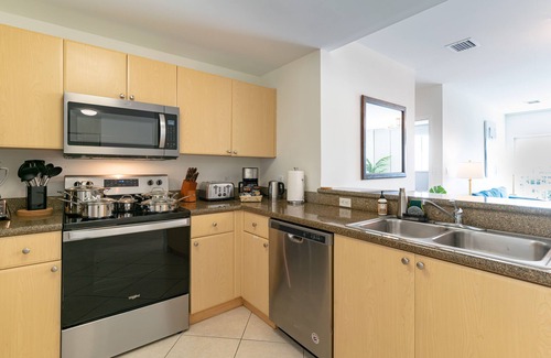 Coral Way Condominio | Elegant, King Bed,Parking,Wifi, Self check in