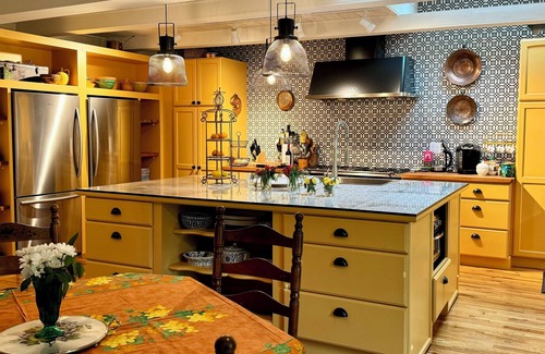 Hendersonville Cama Y Desayuno | Elegant King Size Suite In Historic Hendersonville House With Healthy Breakfast