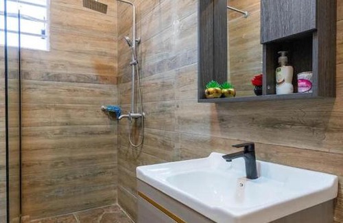 Ofin Casa | Elegant KING SIZE 4 beds duplex/ 24Hrs electricity