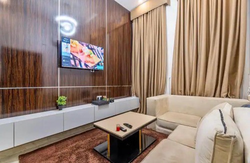 Ofin Casa | Elegant KING SIZE 4 beds duplex/ 24Hrs electricity