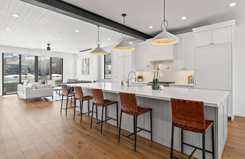 South Snyderville Basin Casa | Elegant Lakefront Haven: 4 Bedrooms, 5.5 Baths in Park City - Summer Getaway!