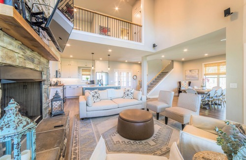 Rogers Casa | Elegant lakefront home with a fireplace, screened patio & lovely views