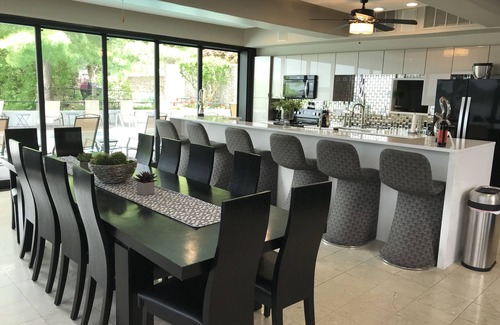Lake Ozark Casa | Elegante Lakeside Executive Estate Home-Sleeps 20, Pool-Tennis