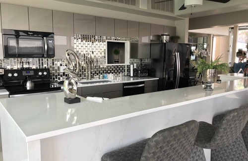 Lake Ozark Casa | Elegante Lakeside Executive Estate Home-Sleeps 20, Pool-Tennis