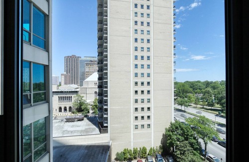 Lake View East Apartamento | Elegant Lakeview 1BR w/ Gym, Pool, 1 block to Lincoln Park, by Blueground