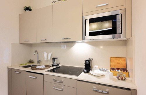 Isolotto Apartamento | Elegant Location + PARKING!