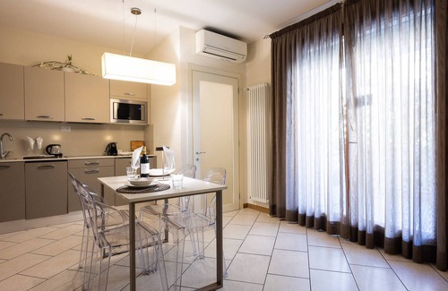 Isolotto Apartamento | Elegant Location + PARKING!