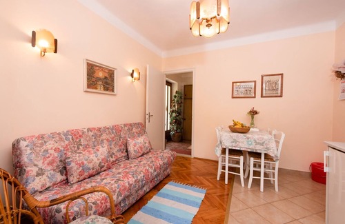 Lovran Apartamento | Elegant Lovran Apartment With Large Outdoor Area