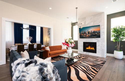 Washington Ave./ Memorial Park Casa | Elegant Luxury in Heart of Houston w Rooftop & Grill
