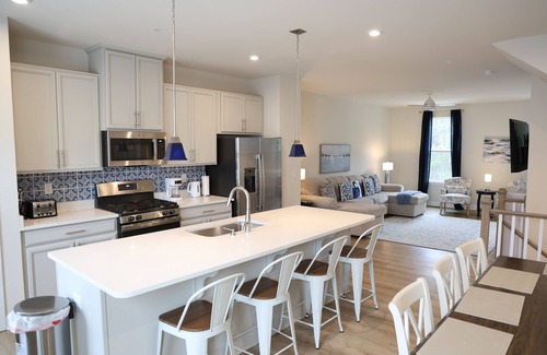 Bayside Casa | Elegant Luxury Townhome; Resort Community with Pools, Gym & close to Beaches