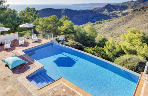 Almuñécar Villa | Elegante Villa de Lujo con Vistas Impresionantes al Mediterráneo