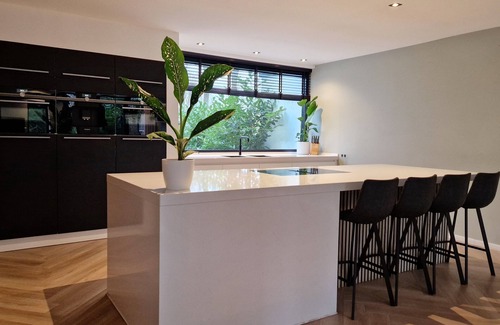 Leidschenveen-Ypenburg Casa | Elegant Luxury Villa with Spacious Garden - Perfect for Families and Friends