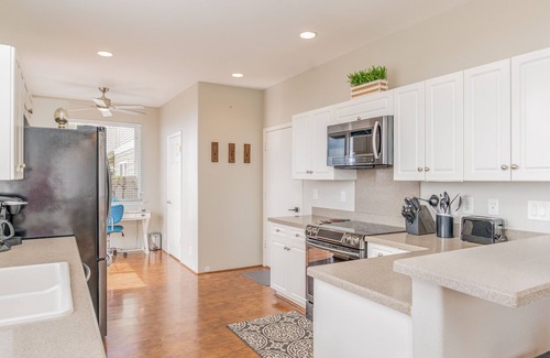 Makakilo City Casa | Elegant Makakilo Elele 48: 2BR w/ Stunning Ocean Views, Workspace & Lanai