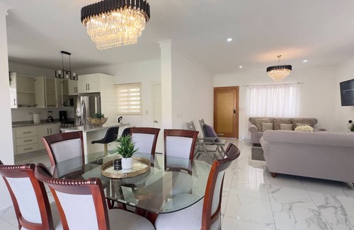 Las Piedras Casa | Elegant Marina Star House 117 Pool BBQ