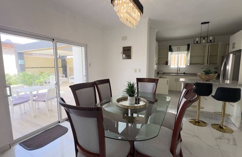 Las Piedras Casa | Elegant Marina Star House 117 Pool BBQ