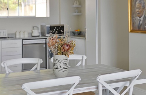 Bantry Bay Apartamento | Elegant Mawethu Apartment | Breathtaking Sea Views