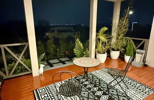 Karaka Casa | Elegant Minimalist Karaka Stay – Prime Location/Close to Motorway