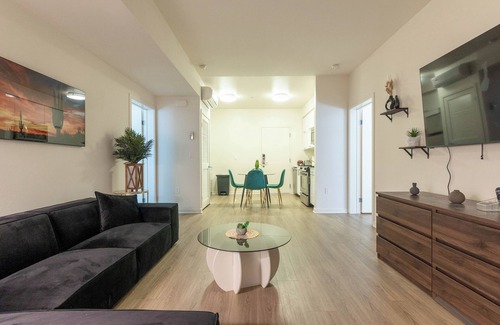 Downtown Apartamento | Elegant & Modern 2BR/2BA Apartment