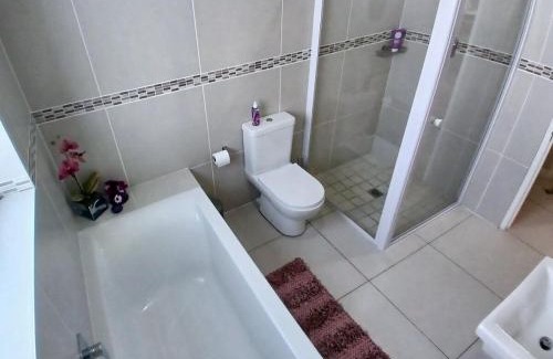 Kraaifontein Casa | Elegant & Modern Home near Cape Winelands
