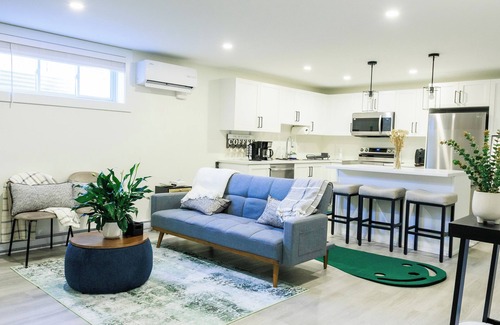 Riverview Apartamento | Elegant Modern Loft in Prestigious Fairways