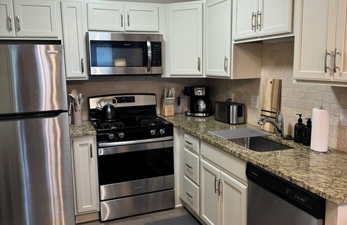 Plymouth Casa | ✨ Elegant & Modern Plymouth Furnished Home Away From Home ✨