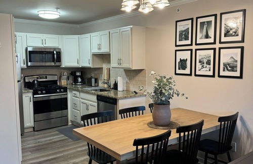 Plymouth Casa | ✨ Elegant & Modern Plymouth Furnished Home Away From Home ✨