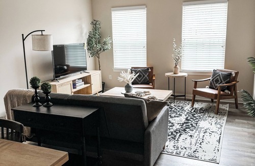 Plymouth Casa | ✨ Elegant & Modern Plymouth Furnished Home Away From Home ✨