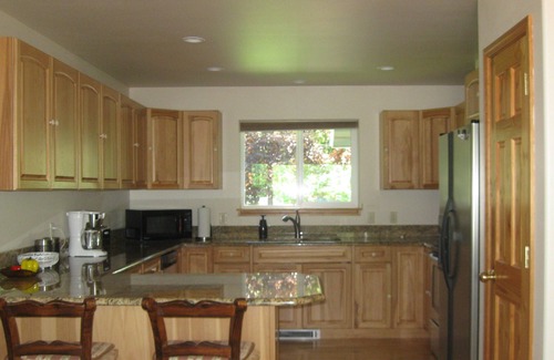 Bigfork Casa | Elegante Montana Home 3 BR con sauna y jacuzzi - Lugar de pesca Premier + Privacidad